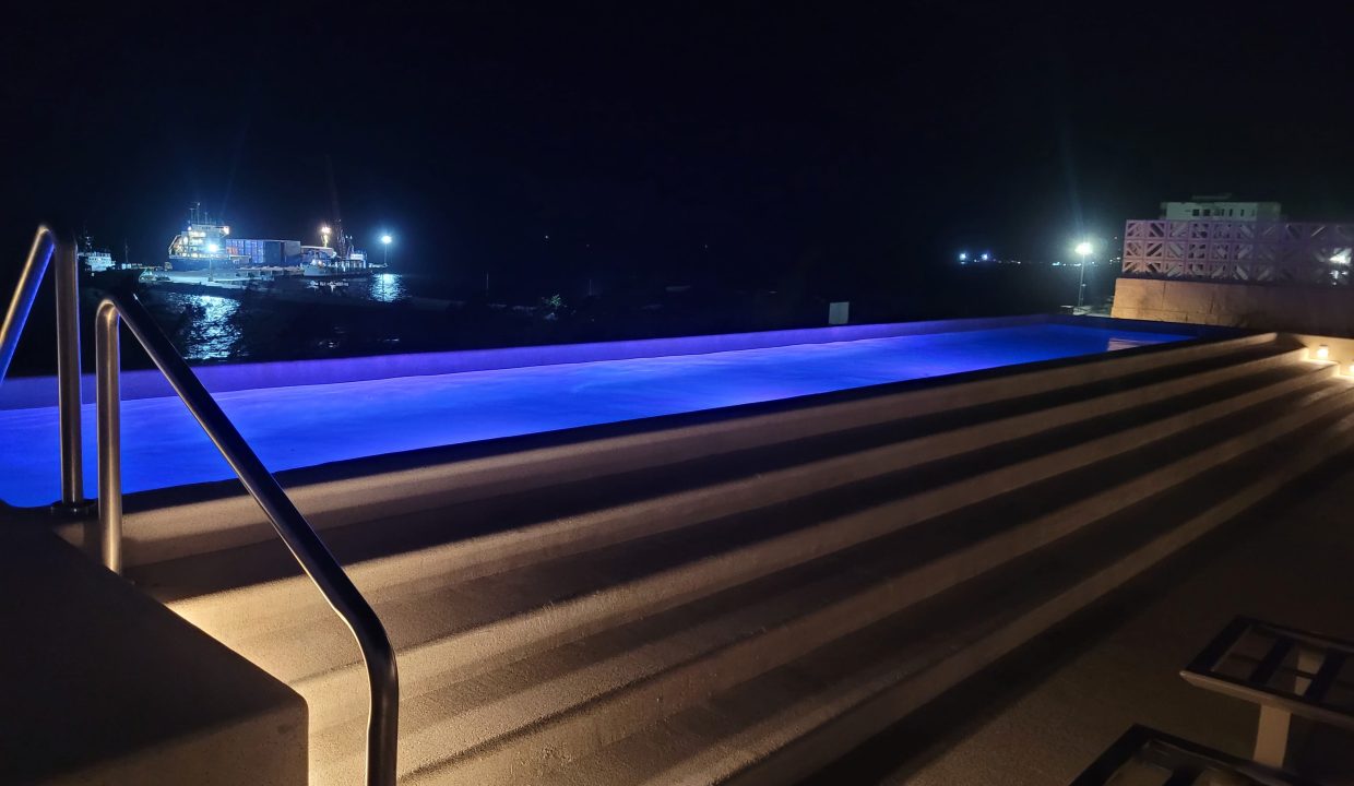 05-Rooftop_night