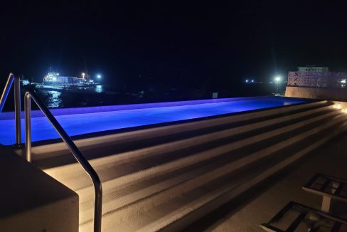 05-Rooftop_night
